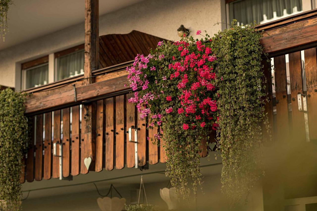 Boutique Hotel St Georgen Schenna Buitenkant foto