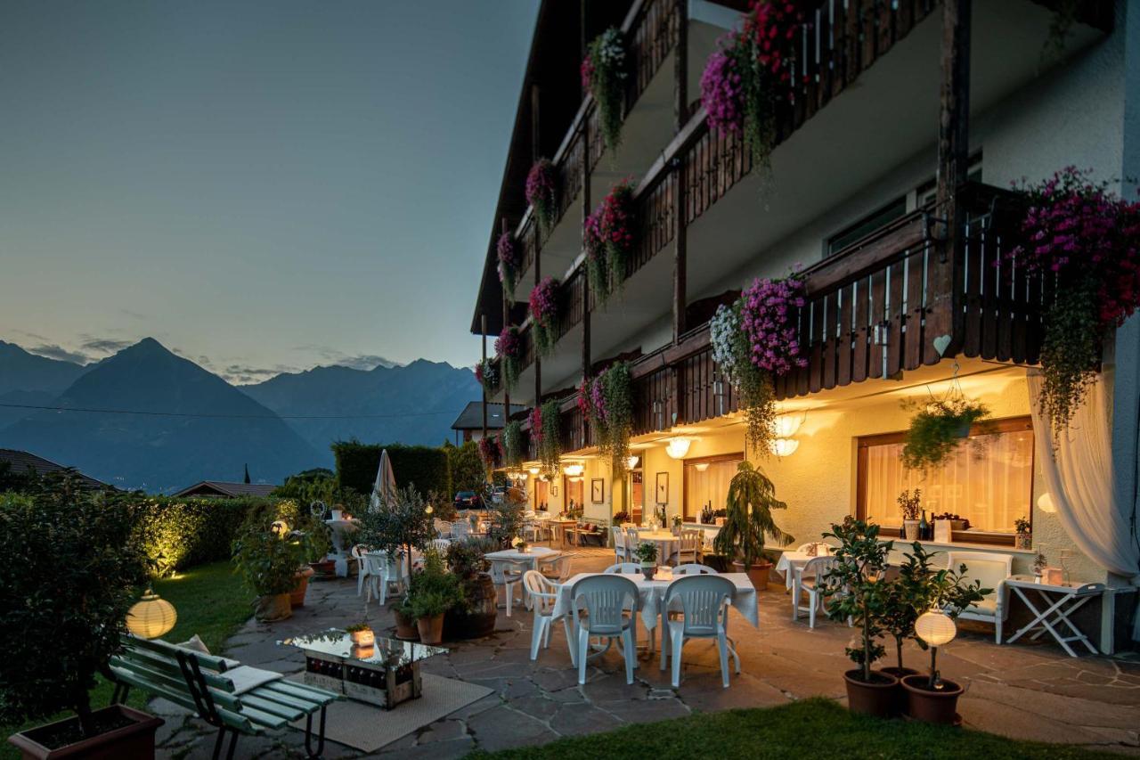 Boutique Hotel St Georgen Schenna Buitenkant foto