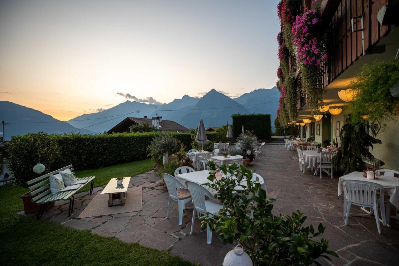 Boutique Hotel St Georgen Schenna Buitenkant foto