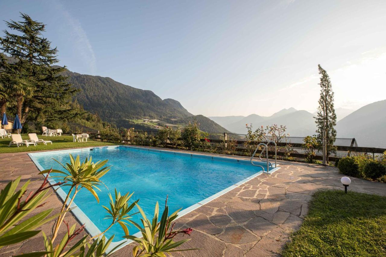 Boutique Hotel St Georgen Schenna Buitenkant foto